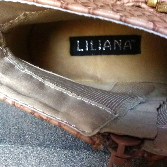 NWOB Liliana Steampunk Faux Snake Gold Spike Zip Ankle Boots. 7.5M - Picture 8 of 10